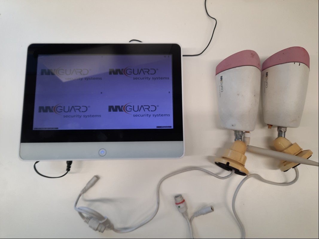 Teile aus Videoüberwachung bestehend aus:  NVR-8128NMA 5MP Wifi NVR mit 12,5\'\' Monitor und 2x Kameras, siehe Bilder, Monitor lässt sich einschalten und bedienen-Kameras sind ungeprüft, keine Garantie auf Funktion und Vollständigkeit (ID=V04-54)