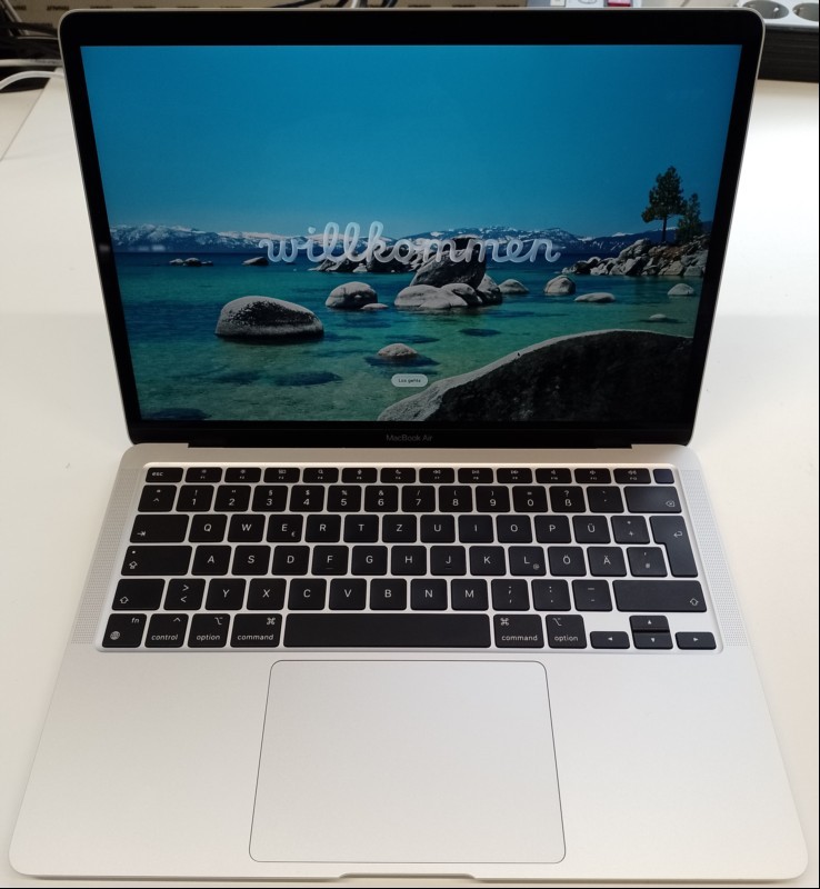 Apple MacBook Air (Z1270000MD/A - 2020 - MacBookAir10,1) silber mit Apple M1 8-Core CPU, 16 GB LPDDR4 RAM, 33,8 cm (13,3") Retina Display (Auflösung 2560 x 1600), 256 GB APPLE SSD AP0256Q, 2x Thunderbolt/USB4 Anschluss (USB-C), Wi-Fi 6, Bluetooth ...