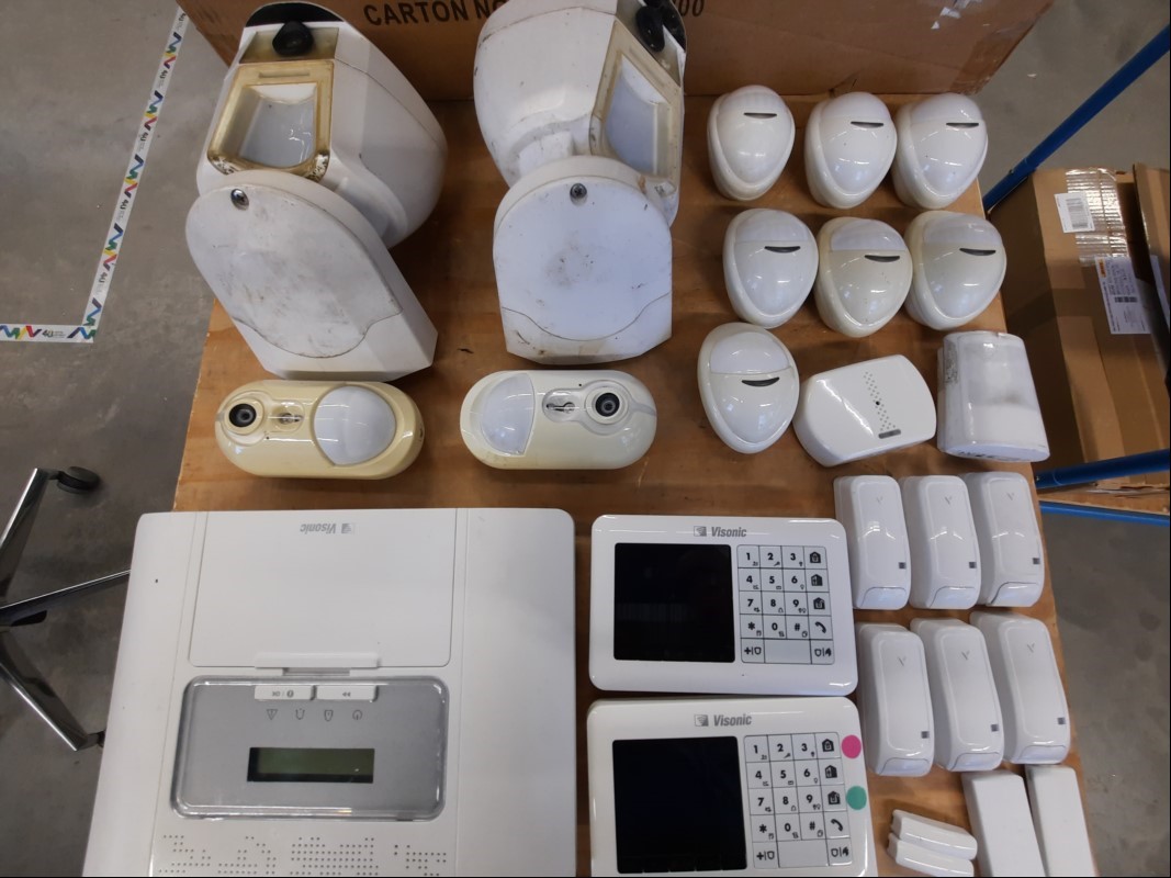 Teile aus EMA PowerG Videoüberwachungs,- Alarmsystem, Lieferumfang siehe Bilder, komplett ungeprüft, keine Garantie auf Funktion und Vollständigkeit (ID=V14-73)