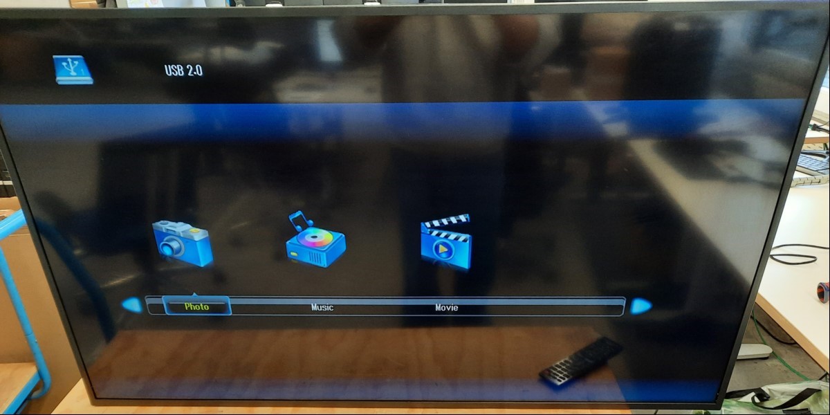 50\'\' (127cm) TFT-Display SHARP PNHW501 (Auflösung 3840 x 2160 4K UHD), 1x USB 2.0 Anschluss, weitere Anschlüsse: 3x HDMI, VGA, Audio(rot/weiß) Klinke, Seriell, RJ45 LAN, Baujahr/Inbetriebnahme: 2021, Farbe: Schwarz, Seriennummer: 1S022623, inkl. S...