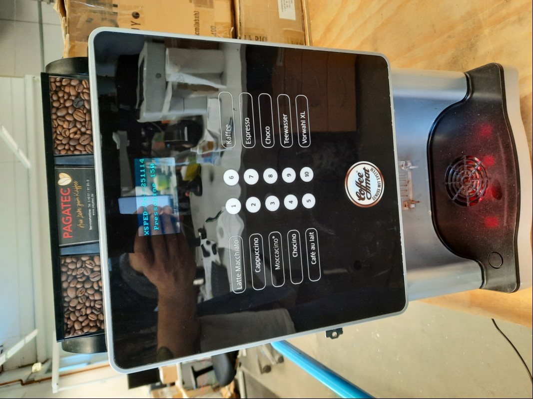 Kaffeeautomat Rheavendors Pressoline 150 Compact (150 E 3 R1 M) , Seriennummer: 20203926568, 1x Schlüssel, teilweise verschmutzt, siehe Bilder, Gerät nur elektrisch geprüft (Gerät lässt sich einschalten, keine weiteren Test durchgeführt), keine Ga...