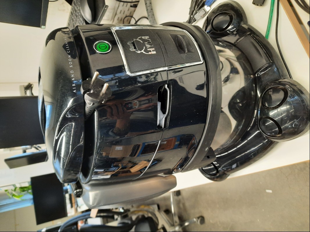 Luft- und Raumreinigungsgerät / Staubsauger HYLA EST mit HYLA EST Elektrobürste und Nimbus Nassreinigungsset,  Standartbürste,  und Zubehör, siehe Bilder, Sauger lässt sich einschalten und saugt-keine weiteren Tests durchgeführt, keine Garantie au...