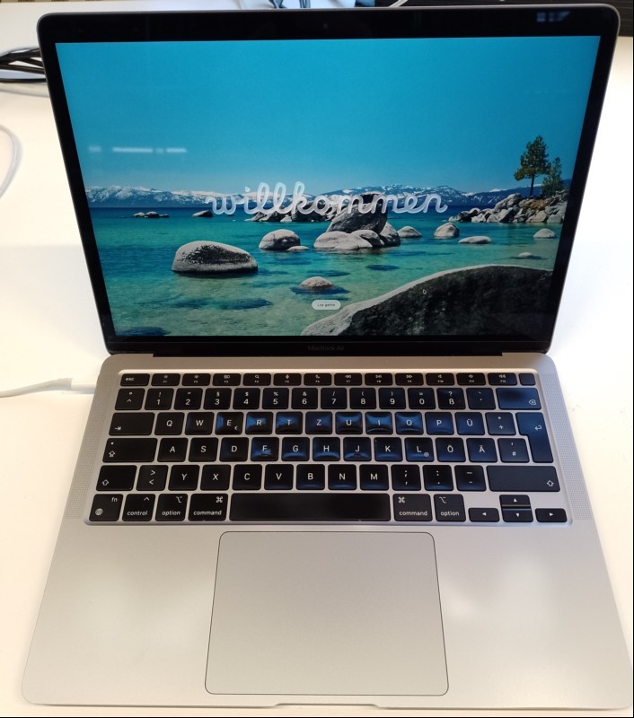 Apple MacBook Air (Z1240000MD/A - 2020 - MacBookAir10,1) space grau mit Apple M1 8-Core CPU, 16 GB LPDDR4 RAM, 33,8 cm (13,3") Retina Display (Auflösung 2560 x 1600), 256 GB APPLE SSD AP0256Q, 2x Thunderbolt/USB4 Anschluss (USB-C), Wi-Fi 6, Blueto...