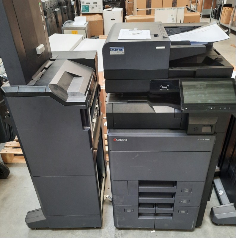 Kyocera TASKalfa 6053ci +Zubehör, SN: RF40Z05598, Finisher,
4 Papierkassetten, Zähler total:54636 laut Statusseite, Ausdruck ok, Gehäuse mit Abschürfungen und Verunreinigungen, Datenlöschung durchgeführt, Reinigung und Service notwendig, alle Anga...
