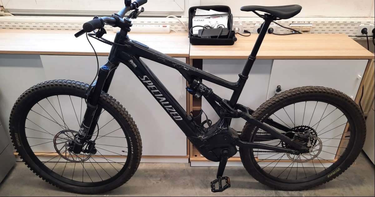  Specialized Levo Alloy NB, Farbe: schwarz, Rahmengröße: M5, Bereifung: Butcher T9 vorne T7 hinten, Federgabel: Fox, Motor: Specialized 3.1 Motor, 101Nm torque, 666Nm power, Akku: 840Wh battery, Display: ohne, Schaltung: Kettenschaltung, Bremssyst...