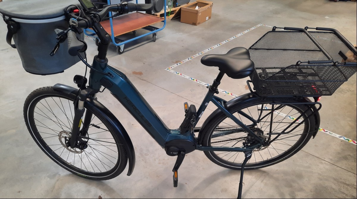 Hercules Roberta I-R8, Farbe: green glossy, Rahmengröße: 49cm, Reifengröße: 29", Bereifung: Schwalbe, Motor: Bosch Mittelmotor, Akku: Bosch PowerTube 625, Display: Bosch Intuvia, Schaltung:  Nabenschaltung, Ganganzahl: 8 Gang, Bremsen: Rücktrittbr...