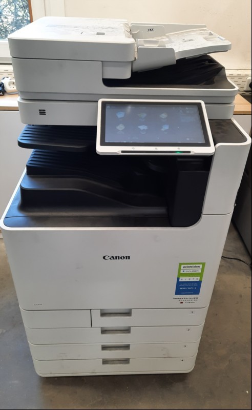 Canon iR DX C5840i MFP, SN: 2YM59997, 4 Papierkassetten, Gehäuse stark verschmutzt mit Abschürfungen, Zähler 102 gesamt ca. 5261, 109 s/w :4840, 124 color 421 laut Zählerliste, Ausdrucke etwas blass, RGB Testseite mit Farbverzerrungen ( unscharf) ...
