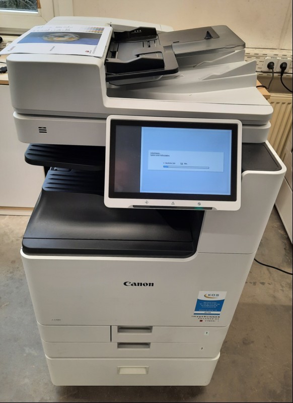 Canon iR ADV DX C3835i inkl. Zubehör, SN: 3GL01629, 2 Papierfächer, Unterschrank,  Faxkarte, DADF-BA1, Seitenanzahl: 102: 25340, 109:19204, 124: 6136 laut Zählerbericht, Ausdrucke gut, Verschmutzungen und Abschürfungen am Gehäuse, Reinigung und Se...