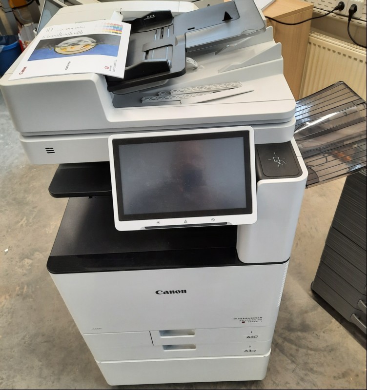 Canon iR Adv DX C3725i, SN: 22E31042, 2 Papierfächer,DADF-BA1, Unterschrank, Seitenanzahl: 102: 64341, 109: 31280, 124: 33061 laut Zählerbericht, Gehäuse verschmutzt mit Abschürfungen, Reinigung und Wartung empfohlen, Ausdrucke gut, keine weiteren...