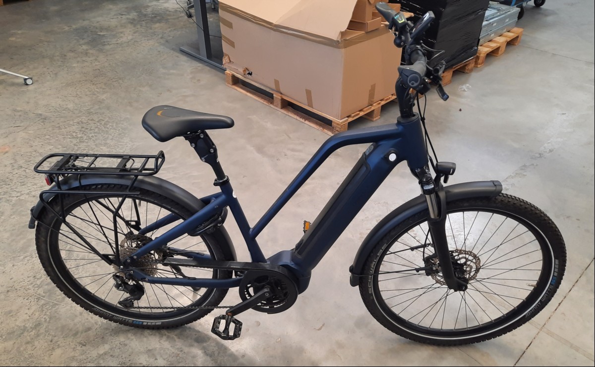 Velo de Ville SEB 990, Farbe: blau, Rahmengröße: 45cm, Reifengröße: 27,5", Bereifung: Schwalbe, Motor: Bosch Mittelmotor, Akku: 625Wh, Display: Bosch, Schaltung: Kettenschaltung, Bremssystem: Hydraulische Scheibenbremse, Sattel: Selle Royal, Licht...