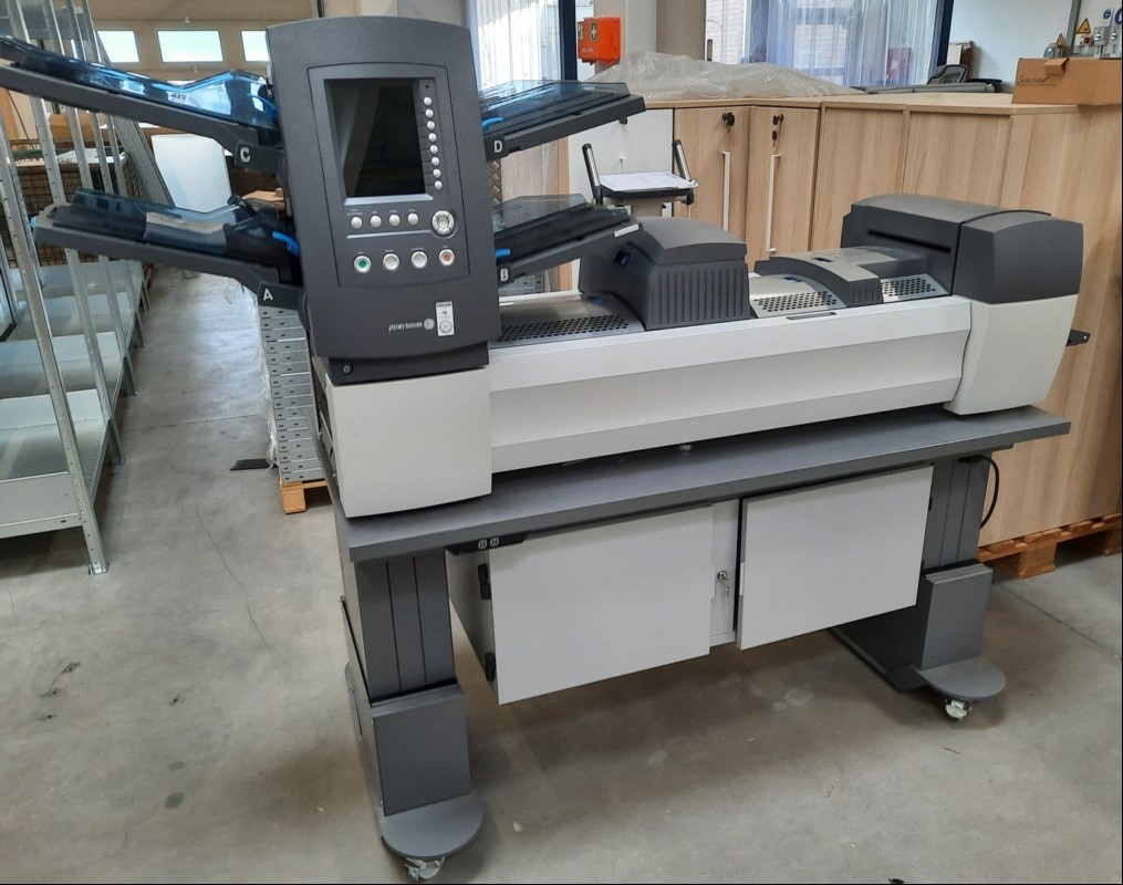 Pitney Bowes Kuvertiersystem Relay 5000, Inbetriebnahme:  01.2022, elektrisch geprüft, keine weiteren Tests durchgeführt, Unterbau elektrisch höhenverstellbar, keine Garantie auf Funktion und Vollständigkeit, kein Verpacken/Versand-nur Selbstabhol...