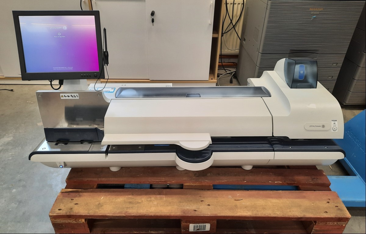 Pitney Bowes Frankiersystem SendPro P2000, SN: 0509610, nur elektrisch geprüft(Gerät lässt sich einschalten, keine weiteren Tests durchgeführt), keine Garantie auf Funktion und Vollständigkeit,
technische Daten siehe Hersteller! (ID=V11-00)