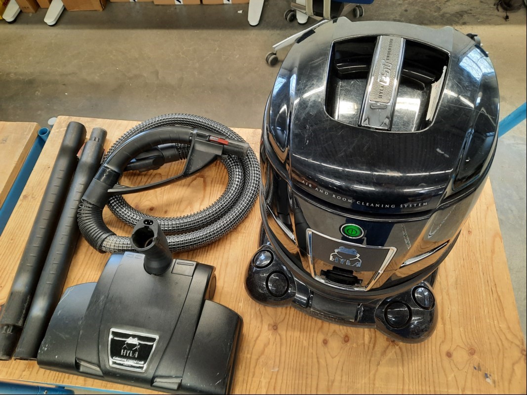 Luft- und Raumreinigungsgerät / Staubsauger HYLA EST mit HYLA EBK 340 LED Elektrobürste, siehe Bilder, Sauger lässt sich einschalten und saugt-keine weiteren Tests durchgeführt, keine Garantie auf Funktion und Vollständigkeit (ID=V10-81)