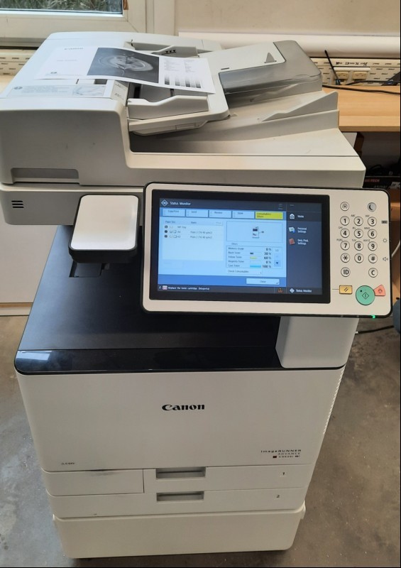 Canon IRC 3525i, SN: 2CE14260, 2 Papierfächer, Unterschrank, Seitenanzahl: 102 gesamt 377359, 109:294157 124: 83202, elektrisch geprüft, Toner magenta leer,  Ausdrucke gut, keine weiteren Tests durchgeführt, keine Garantie auf Funktion und Vollstä...