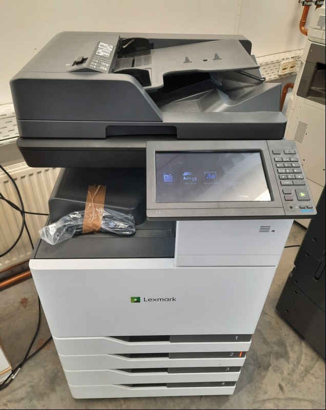 LEXMARK XC 9225, SN: 7559030027242, 4 Papierfächer, optisch guter gebrauchter Zustand mit Verschmutzungen und Abschürfungen am Gehäuse, elektrisch geprüft Testausdrucke gut, Zähler total: 125200, keine weiteren Tests durchgeführt, alle Angaben ohn...