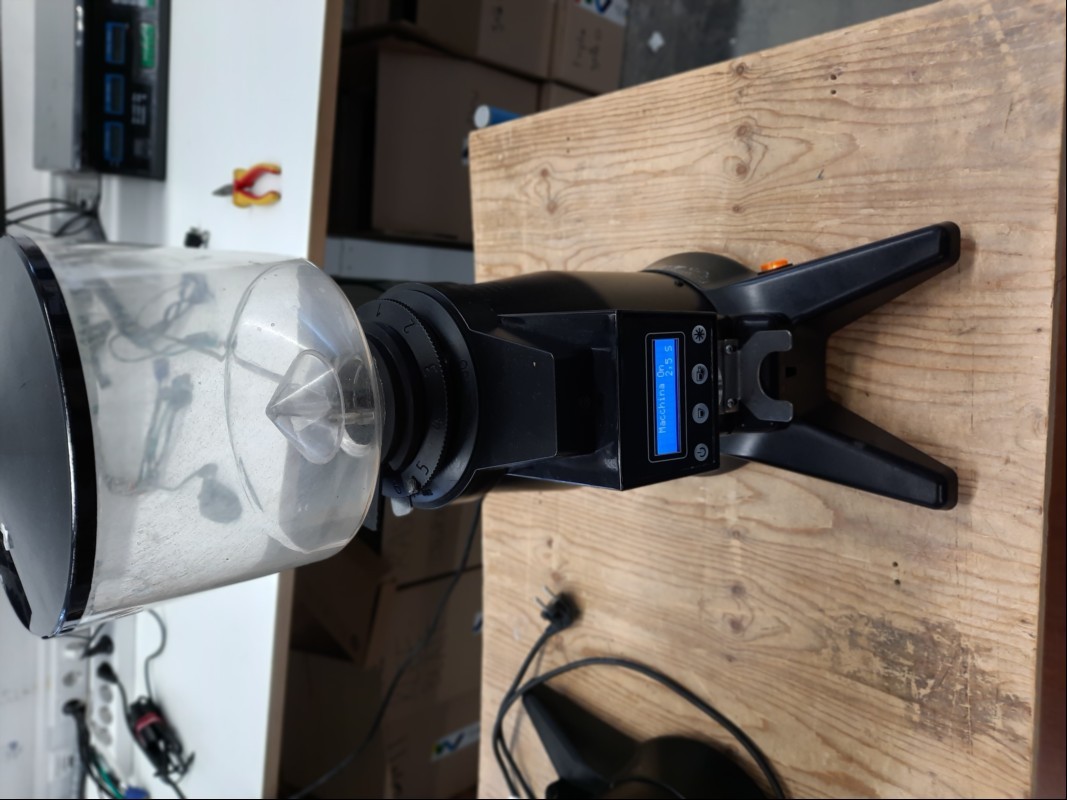 Obel Kaffee Mühle  Mito OD M75 Performance Pulsante, Baujahr: 2023, teilweise verschmutzt, Stickerreste an der Seite, Lieferumfang siehe Bilder, Gerät nur elektrisch geprüft(lässt sich einschalten, keine weiteren Tests duchgeführt), keine Garantie...