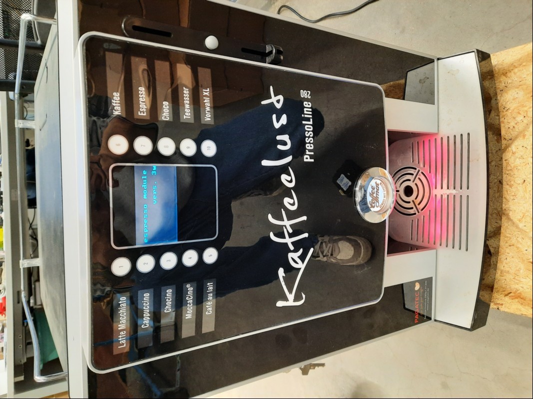 Rheavendors Group Pressoline 280 Type: XS Grande, mit Geldfach und Zähler(unangeschlossen), teilweise verschmutzt, Türschloss defekt, Gerät nur elektrisch geprüft (lässt sich einschalten, keine weiteren Tests durchgeführt), keine Garantie auf Funk...