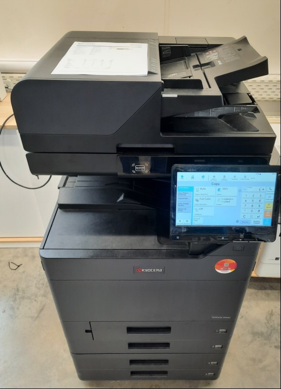 Kyocera TASKalfa 3554ci, SN: 14563674951,  4 Papierkassetten, Scanner DP 7160, optisch guter gebrauchter Zustand, Verschmutzungen am Gehäuse, Zähler gesamt: ca.10055 laut Statusseite, Ausdrucke gut, Reinigung und Service empfohlen, keine Garantie ...
