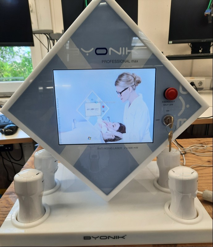 Cosmetic Laser BYONIK Professionel max, Lieferumfang siehe Bilder, Gerät lässt sich einschalten und teilweise bedienen da es mit einem unbekanntem PIN geschützt ist, der Bildschirm lässt sich mit 1111 entsperren, allerdings nicht das Menü! keine G...