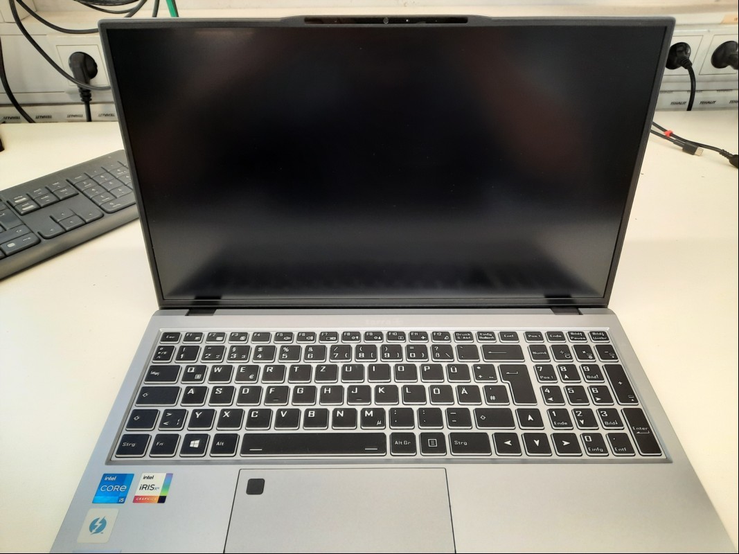 Terra Mobile 1551 (1220731;1470413) Notebook mit Intel Quad-Core i5-1135G7 @ 2.40GHz (4-Kern,HT), 8GB RAM, Display: 39,6 cm (15,6\'\') (Auflösung 1920 x 1080), 512 GB SSD SAMSUNG MZVL2512HCJQ, ohne optisches Laufwerk, 1x USB 2.0 Anschluss, 1x USB 3....