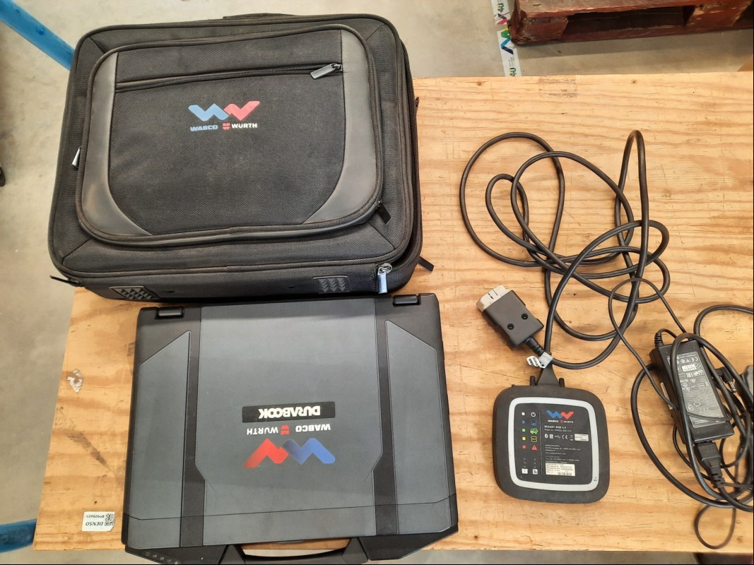 Teile aus WABCOWÜRTH Diagnosesystem für NFZ betehend aus: Durabook (Model: S14I / PD99260NG), inkl. Netzteil und W.EASY Box 2.0 Rev. 1.3 (S/N:414370) und Adapter, M Taste fehlt, inkl. Tasche, siehe Bilder, Durabook lässt sich starten, keine weiter...