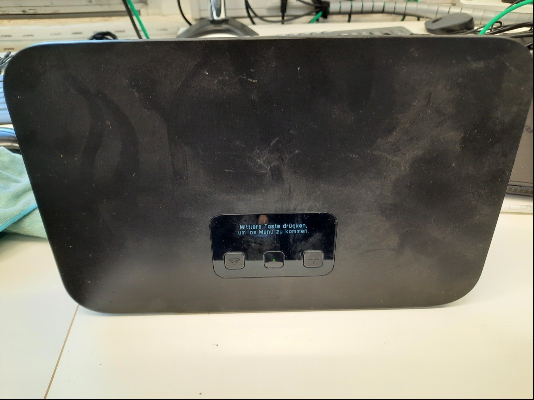 Telekom Speedport smart 4R Typ B Router, nur elektrisch geprüft (nach Stromzufuhr leuchtet das Display auf, keine weiteren Tests durchgeführt), keine Garantie auf Funktion und Vollständigkeit (ID=V10-13)