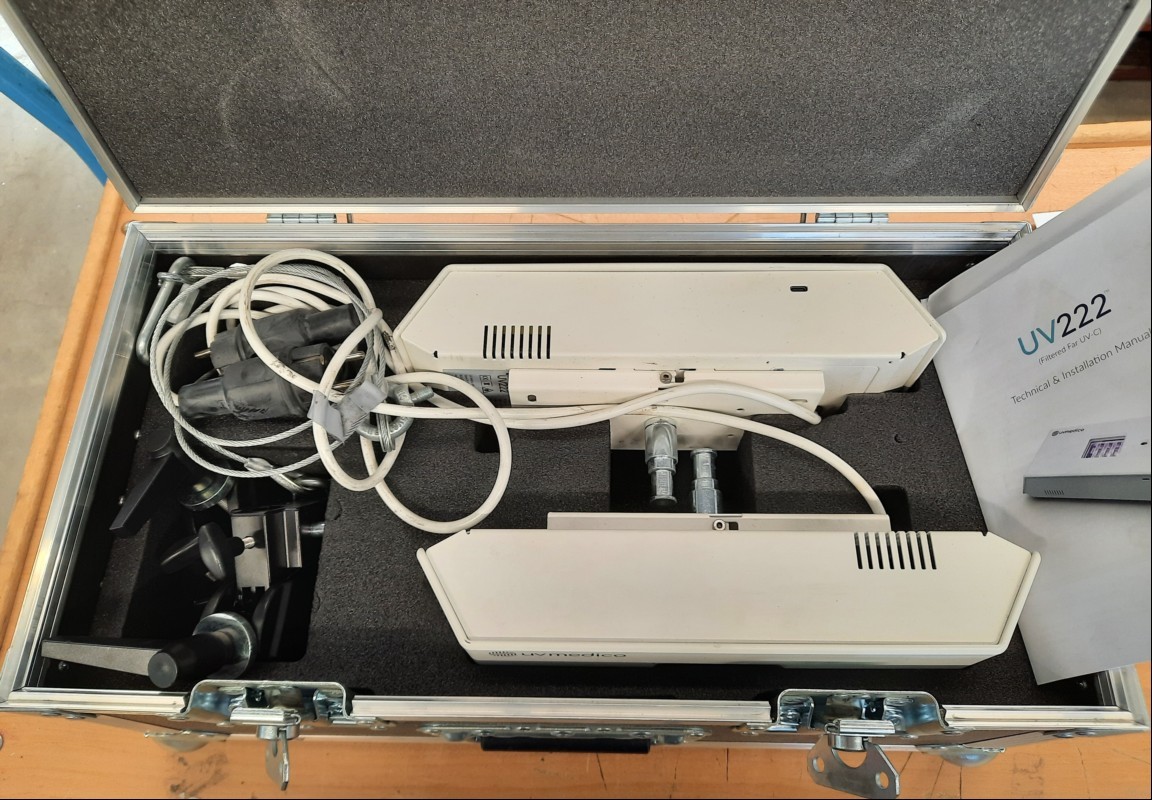 2x  UV Medico UV222 FAR-UVC Lampen im Alukoffer mit Befestigungen, siehe Bilder, SN: 227100271065, 227100271081, Geräte nur elektrisch geprüft (beide Lampen lassen sich einschalten), keine Garantie auf Funktion und Vollständigkeit (ID=V15-92)