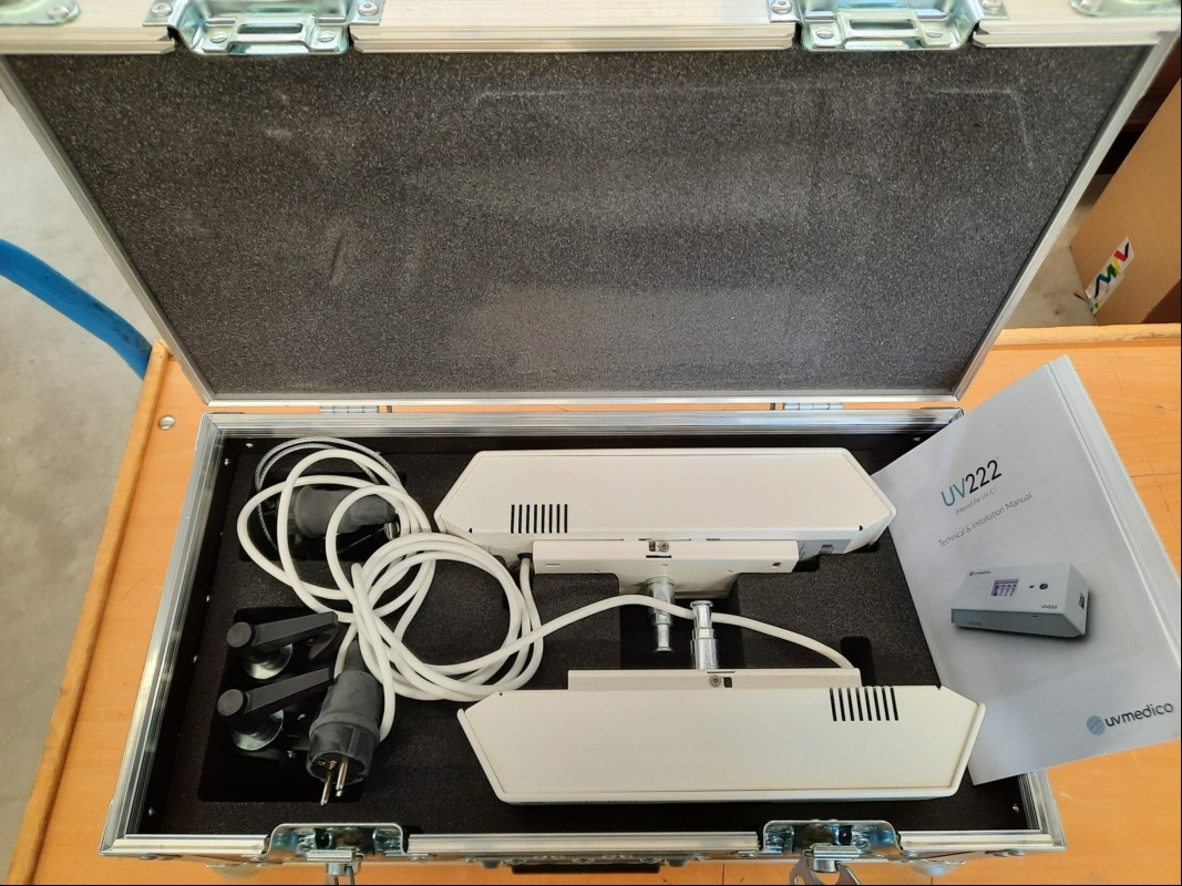 2x  UV Medico UV222 FAR-UVC Lampen im Alukoffer mit Befestigungen, siehe Bilder, SN: 227100271074, 227100271080, Geräte nur elektrisch geprüft (beide Lampen lassen sich einschalten), keine Garantie auf Funktion und Vollständigkeit (ID=V15-92)