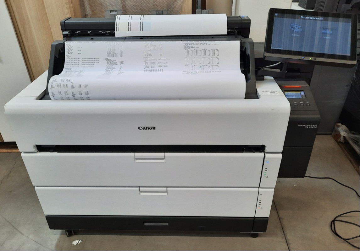  Canon ImagePROGRAF TZ-3000  MFP, SN: BAVX0440, Großformat Drucker, Scanner, Kopierer, sehr guter Zustand, elektrisch geprüft,
Test - Ausdrucke gut, TTL: ca.1455m², Tintenpatronen vorhanden, keine Garantie auf Funktion und Vollzähligkeit, KEIN VER...
