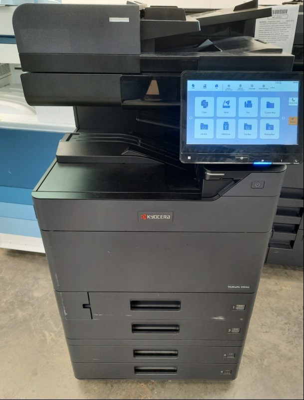 Kyocera TASKalfa 3554ci, SN: H562534956, 4 Papierkassetten, Scanner DP 7150, Faxkarte, optisch guter gebrauchter Zustand, Verschmutzungen am Gehäuse, Zähler gesamt: ca. 154064 laut Statusseite, Ausdrucke gut, Reinigung und Service empfohlen, keine...