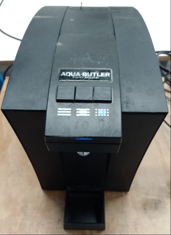 Tafelwasser-Anlage Aqua-Butler Nabatäer Standard, Baujahr 2023, Gerät mit starken Gebrauchsspuren (siehe Bilder), nur elektrisch nicht auf Funktion geprüft! (ID=V09-01)