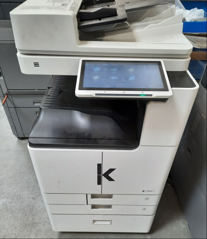 Canon iR Advance DX 4825i, Mono Kopiersystem, SN: 4UB01551, 2 Papierfächer, Unterschrank, Gerät sehr stark verschmutzt, Abschürfungen am Gehäuse,  Reinigung und Service empfohlen, Zähler ca. 6841,  keine weiteren Tests durchgeführt optisch guter Z...
