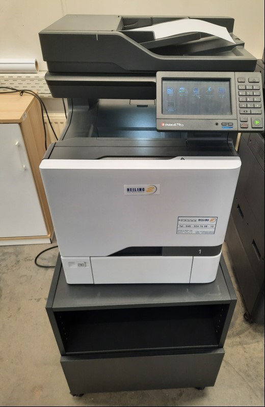 Toshiba e-STUDIO 479CS, SN: 75281360H7GFR, 1 Papierfach,Zähler ca. 3664 gesamt, Ausdrucke gut. Admin unbekannt, keine weiteren Tests durchgeführt, Inbetriebnahme 07.2024,  keine Garantie auf Funktion und Vollständigkeit, alle Angeben ohne Gewähr, ...