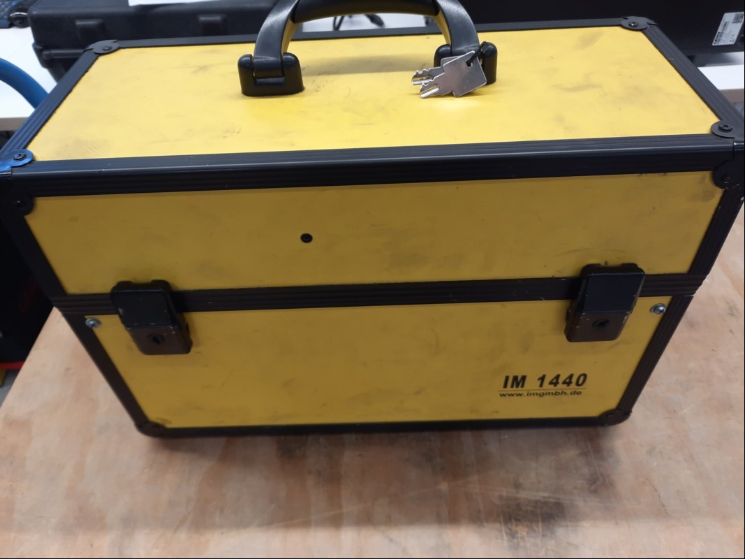 IM 1440F Messgerät zur Emissionsmessung an Flurförderzeugen im Transportkoffer (inkl. 2 Schlüssel), Gasentnahmesonde, Densitometer IM 900, Sondenspitze und Druckschlauch, RS232 Schnittstelle, Thermoschnelldrucker, siehe Bilder, ein Fuß vom Koffer ...