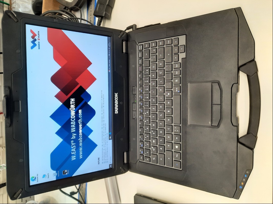 Teile aus WABCOWÜRTH Diagnosesystem für NFZ betehend aus: Durabook (Model: S14I, SN: SY1110200304) inkl. Netzteil und W.EASY Box 2.0 Rev. 1.3 (S/N: 414673), siehe Bilder, Durabook lässt sich starten, keine weiteren Tests durchgeführt, Rest ungeprü...