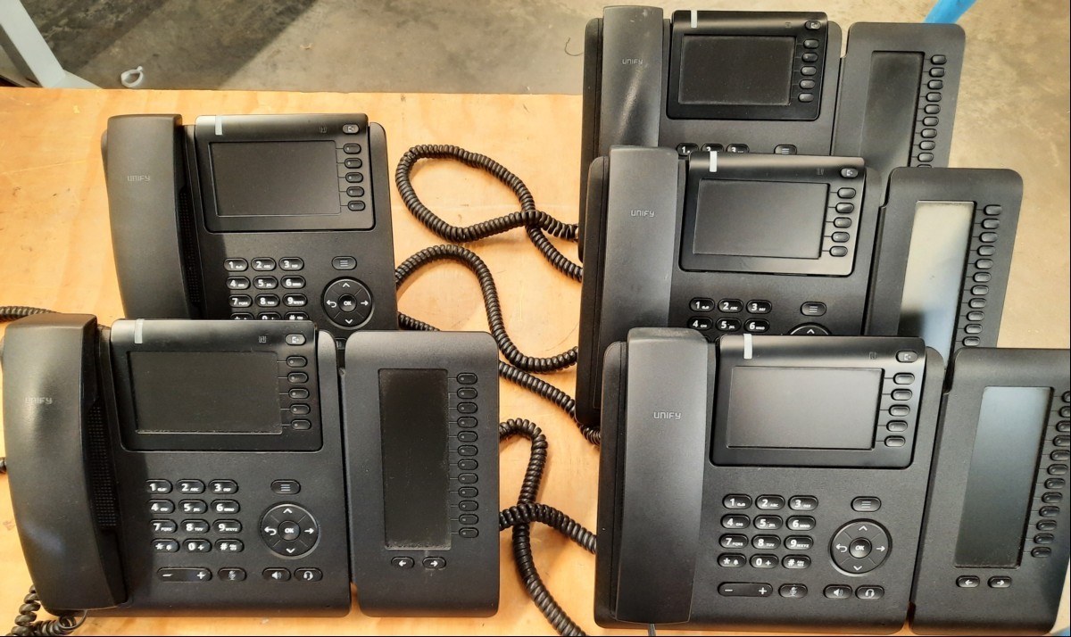 5x Unify OpenScape Desk Phone CP600 mit 4x OpenScape Key Module 600, guter Zustand, Lieferumfang siehe Bilder, Komplett ungeprüft, keine Garantie auf Funktion und Vollständigkeit (ID=V08-33)