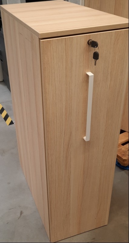 Orgatower, Schrank mit ausziehbarem Fach und 2 Einlegeböden, Farbe Außen und Front: Graueiche-Dekor, Innen: weiß, Maße: 400x800x1245mm, Zugriff rechts, inkl. 2x Schlüssel, Verschmutzungen und Kratzer sind möglich, siehe Bsp.-Bilder, Kein Versand/V...