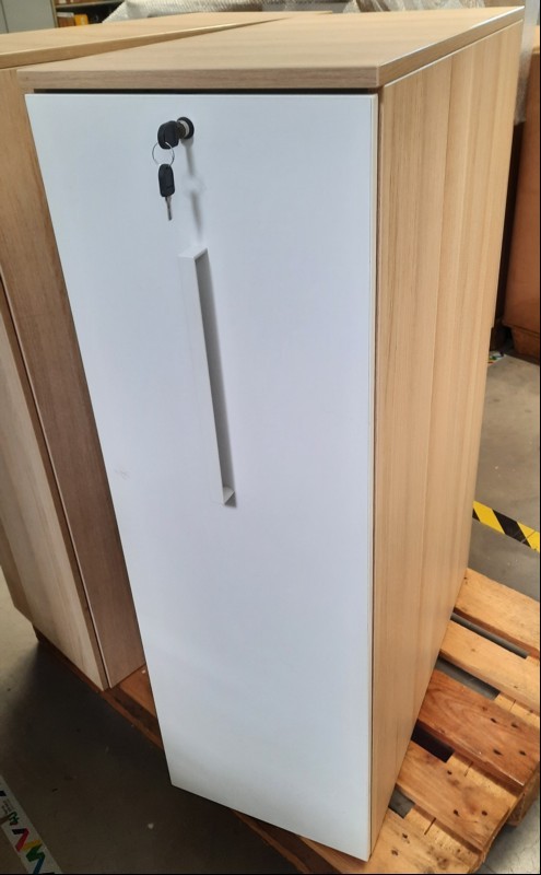 Orgatower, Schrank mit ausziehbarem Fach und 2 Einlegeböden, Farbe Außen: Graueiche-Dekor, Innen und Front: weiß, Maße: 400x800x1245mm, Zugriff links, inkl. 2x Schlüssel, Verschmutzungen und Kratzer sind möglich, siehe Bsp.-Bilder, Kein Versand/Ve...