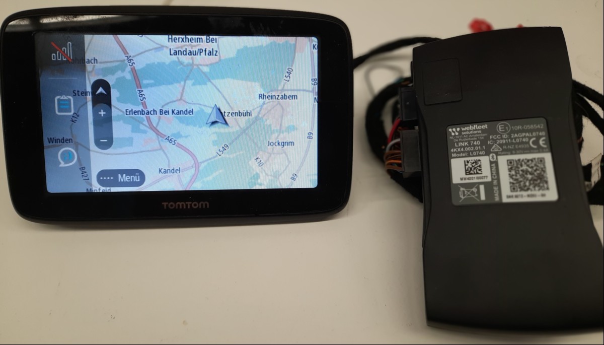 GPS-Navigationsgerät Webfleet Solution Pro 7350 TRUCK (Model: 4PN50 / 4KY0.001.00), 13cm (5") Touchdisplay, Anschlüsse: MicroSD und Micro-USB, TomTom ließ sich einschalten und zurücksetzen,  Seriennummer: ZJ2110100285 und Webfleet Solutions Link 7...