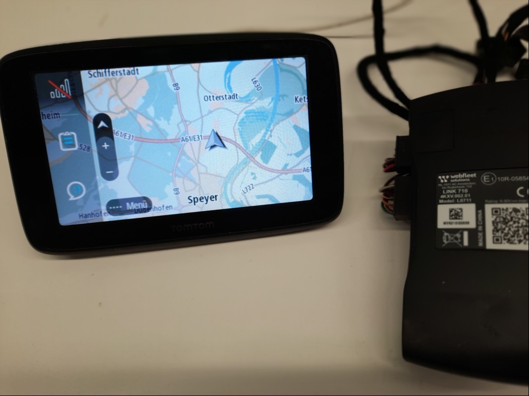 GPS-Navigationsgerät Webfleet Solution Pro 7350 TRUCK (Model: 4PN50 / 4KY0.001.00), 13cm (5") Touchdisplay, Anschlüsse: MicroSD und Micro-USB, TomTom ließ sich einschalten und zurücksetzen,  Seriennummer: ZJ2110I00377 und Webfleet Solutions Link 7...