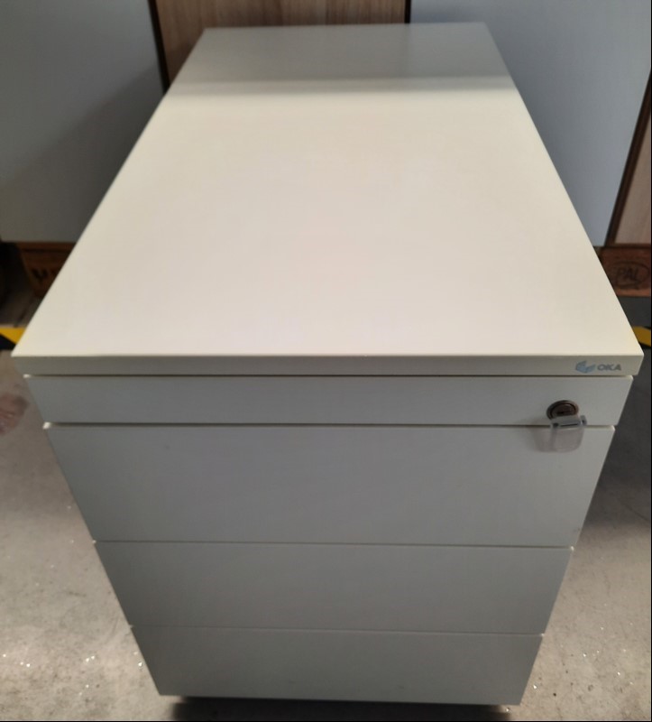 OKA Rollcontainer auf Rollen mit 4 Fächern und einem Schlüssel, Farbe: weiß, Seiten schwarz, H: 56,5 cm, B: 43 cm, T: 80 cm, Verschmutzungen und Kratzer vorhanden, siehe Bsp.-Bilder, kein Versand / Verpacken - nur Selbstabholer (ID=V15-61)