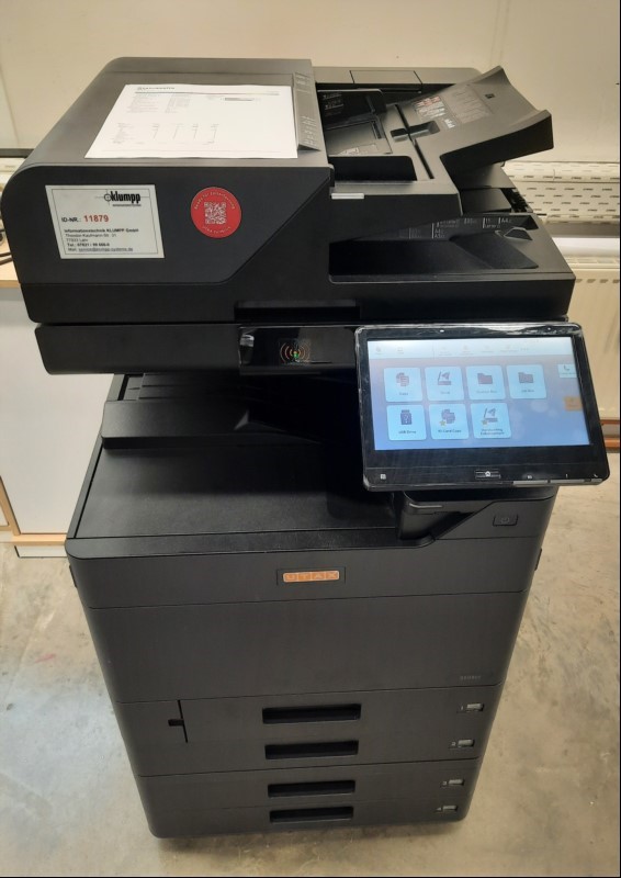 Utax 3508ci, SN:H574X52280,  4 Papierfächer, DP7160, Zähler: 31987 laut Statusseite, optisch gebrauchter Zustand, Gehäuse mit Verschmutzungen und Abschürfungen,  Rückwand hinten fehlt!!!!!  Reinigung notwendig, Ausdrucke gut, keine weiteren Tests ...
