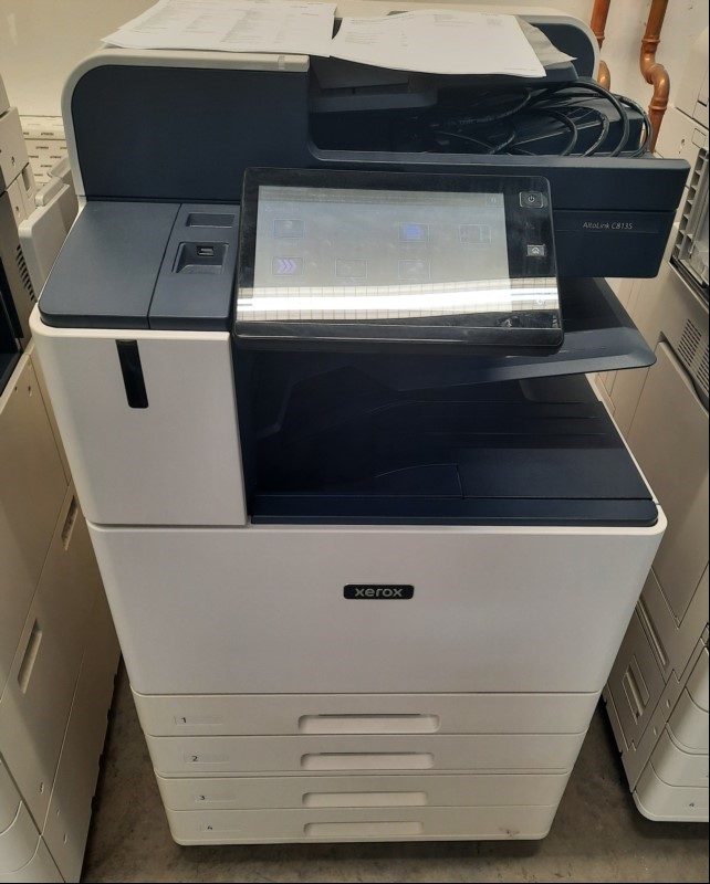 Xerox AltaLink C8135V, SN: 3773650879, optisch guter  Zustand, 4 Papierkassetten, Zähler gesamt: ca. 2376,  laut Statusseite, Ausdrucke gut, Reinigung und Service empfohlen, keine Garantie auf Funktion und Vollständigkeit, alle Angaben ohne Gewähr...