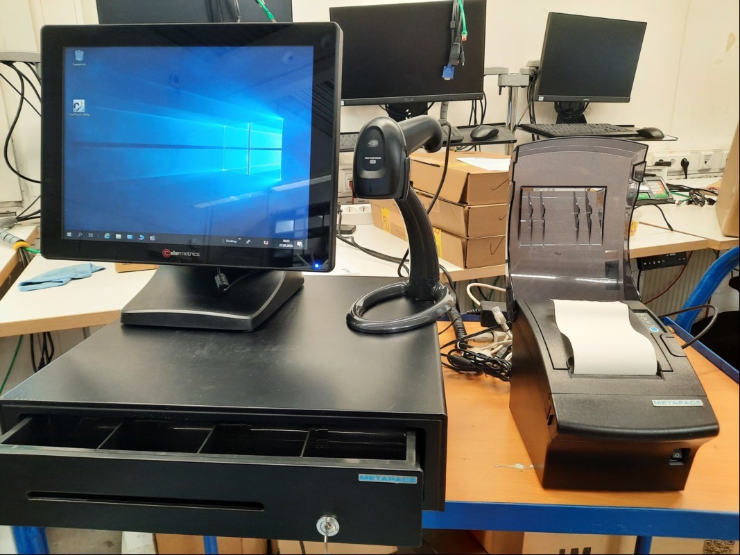 Teile aus Computerkassensystem bestehend aus: Colormetrics Touch-Computerkasse P1000, Metapace Thermo-Bondrucker T-3II, Metapace Handscanner S-61 und Metapace Kassenlade mit Zwei Schlüsseln, siehe Bilder, alle Geräte wurden nur elektrisch geprüft ...