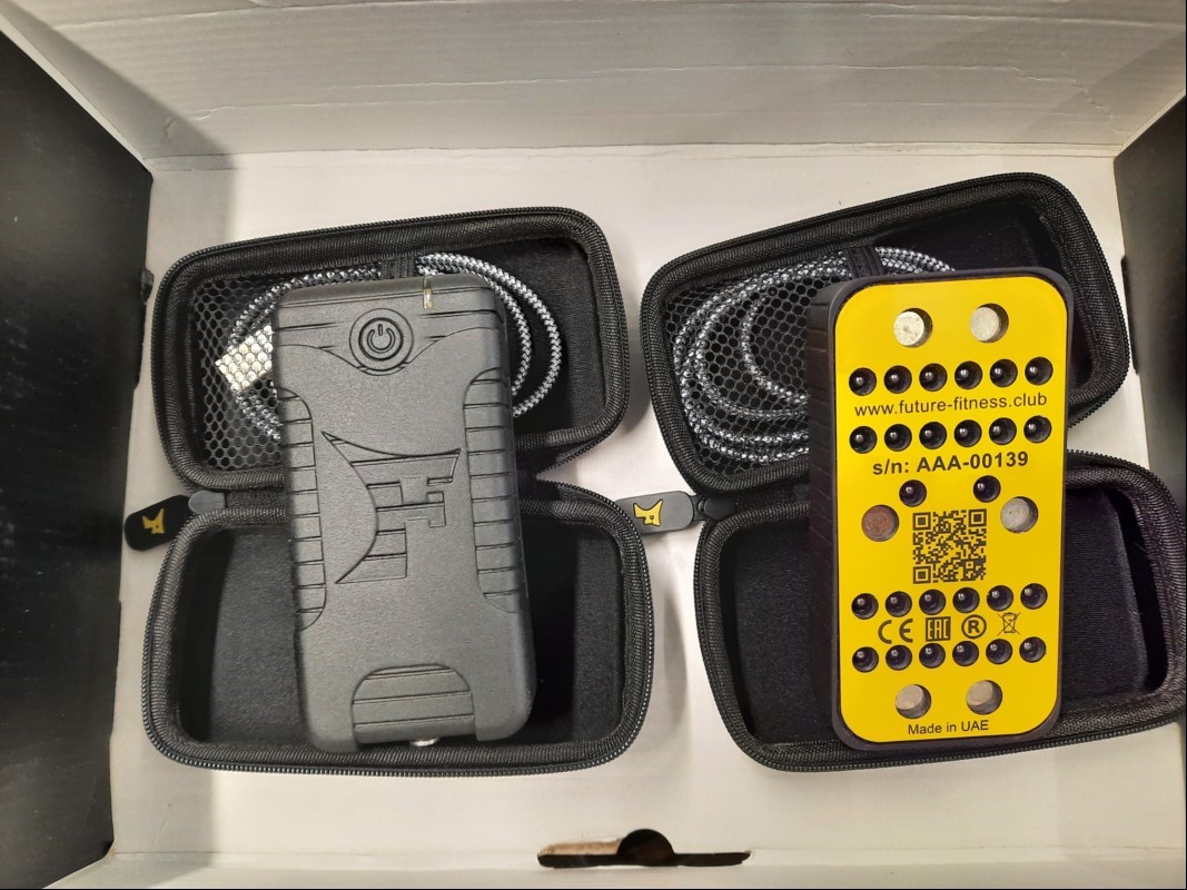2x Futer Fitness Powerboxen mit 2x Gürtel und 12x Futer Fitness EMS Anzüge (Größen: XXS, 2x XS, 2x S, 2x M, 3x L, 2x XL, XXL)  , Liferumfang siehe Bilder, komplett ungeprüft-keine Garantie auf Funktion und Vollständigkeit (ID=V07-22)