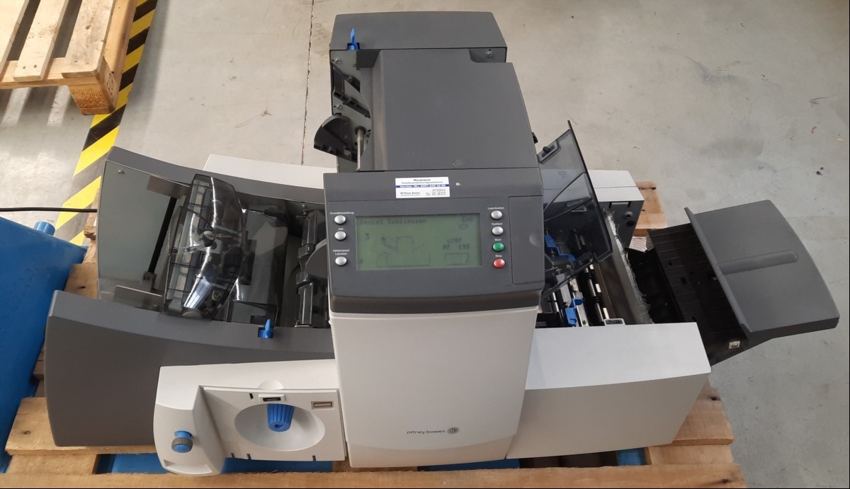 Pitney Bowes Relay 3000-R 3-Stationen Falz- Kuvertiersystem, siehe Bilder, Inbetriebnahme: 2023, Gerät nur elektrisch geprüft (lässt sich Einschalten, keine weiteren Tests durchgeführt), keine Garantie auf Funktion und Vollständigkeit, kein Verpac...