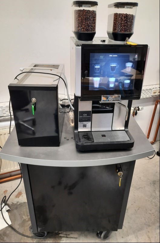 Kaffeevollautomat  WMF 1500S+, SN: 38684, mit Zubehör, siehe Bilder, nur elektrisch geprüft, (Gerät lässt sich einschalten, keine weiteren Test durchgeführt), Reinigung und Wartung aus hygenischen Gründen empfohlen, keine Garantie auf Funktion und...