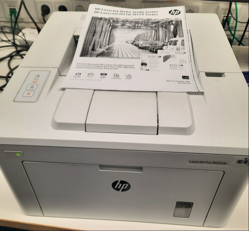 HP Laserjet Pro M203dn, Anschlüsse: Netzwerk und USB, Seriennummer: VNC6T10951, Testausdruck: blass-fehlerhaft, siehe Bilder, im Original Karton (ID=T01-00)