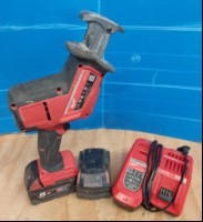 MILWAUKEE Akku-Säbelsäge M18 FSZ, mit 2x 18V 5.0Ah Akku M18 und 1x Ladegerät M12-18FC, Gerät mit Gebrauchsspuren - nur elektrisch geprüft (ID=V08-02)