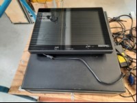 Teile aus Kassensystem Posiflex XT-3815, SN: XTK61104 inkl. Netzteil, Kundenmonitor Posiflex LM-3010E-B, SNLMK90891 (ohne Netzteil), Bondrucker SNBC BTP-R180II, SN:190309100044 und Kassenschublade mit Einsatz und einem Schlüssel (Schlüssel verboge...